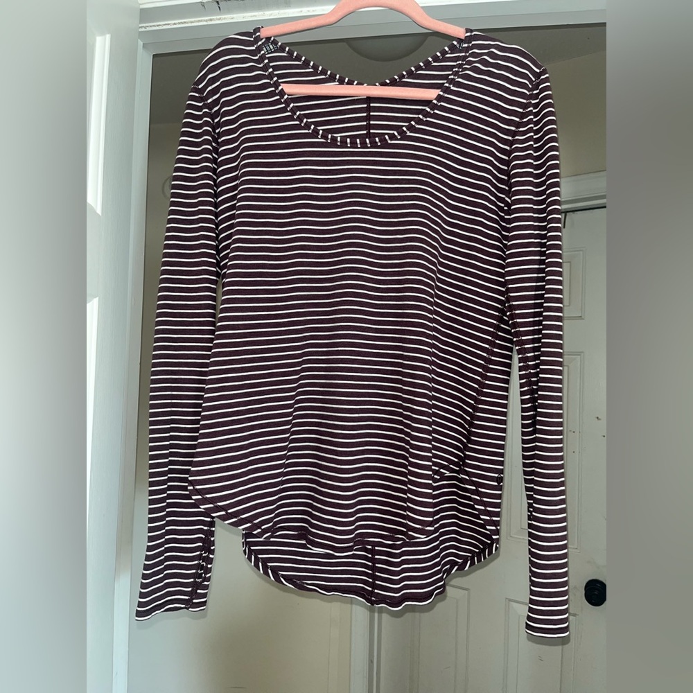 🍋 VGUC Lululemon Yogini Tee - Heathered Bordeaux Drama/Inkwell Mojave Tan - Sz 8